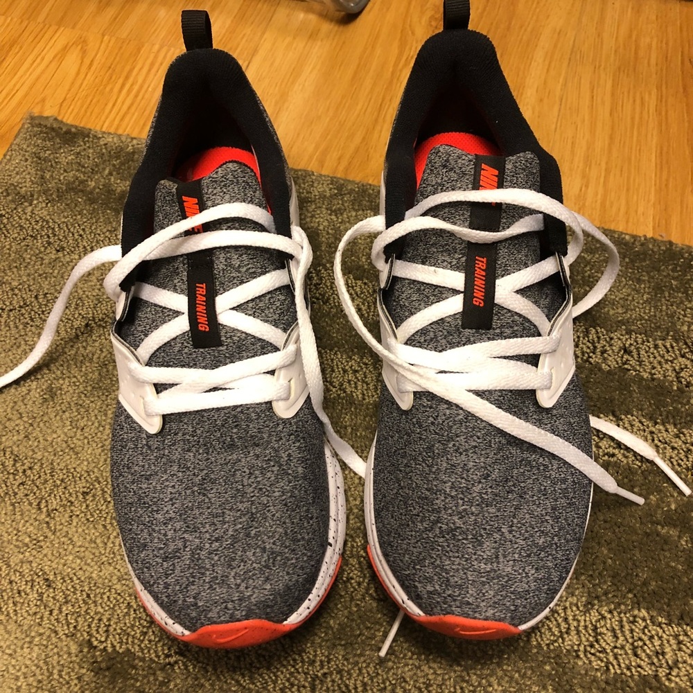 white gym shoes nike